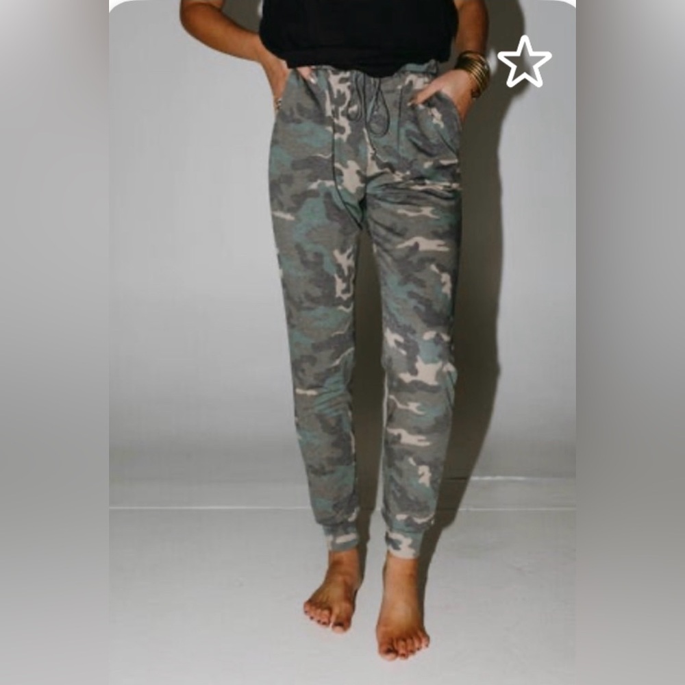 Camo Jogger
Drawstring Pants